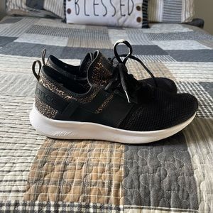 Black new balance women sneakers size 11. Fits like 10.